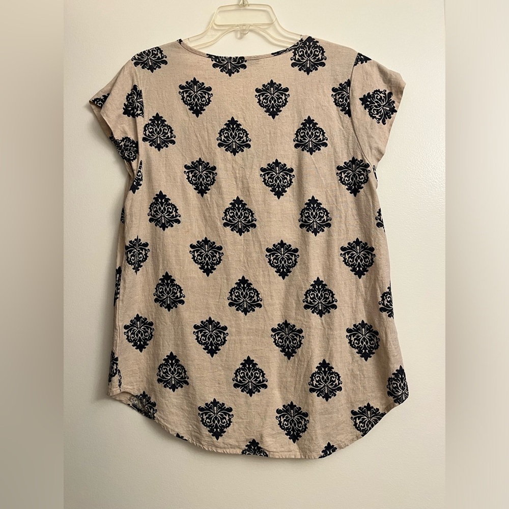 Rose & Rhyme Linen Top - Picture 2 of 5